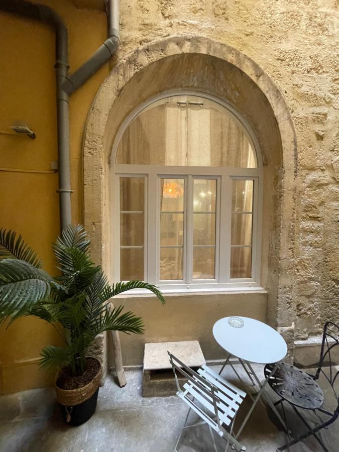Appartement Au Coeur Du Centre Historique Монпелие Екстериор снимка